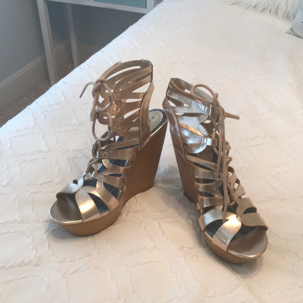 Madden girl gold wedges